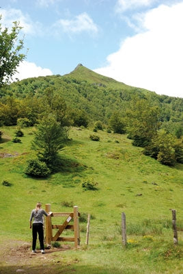 Walking in the Auvergne - Route Photos - Starting up the Elancèze