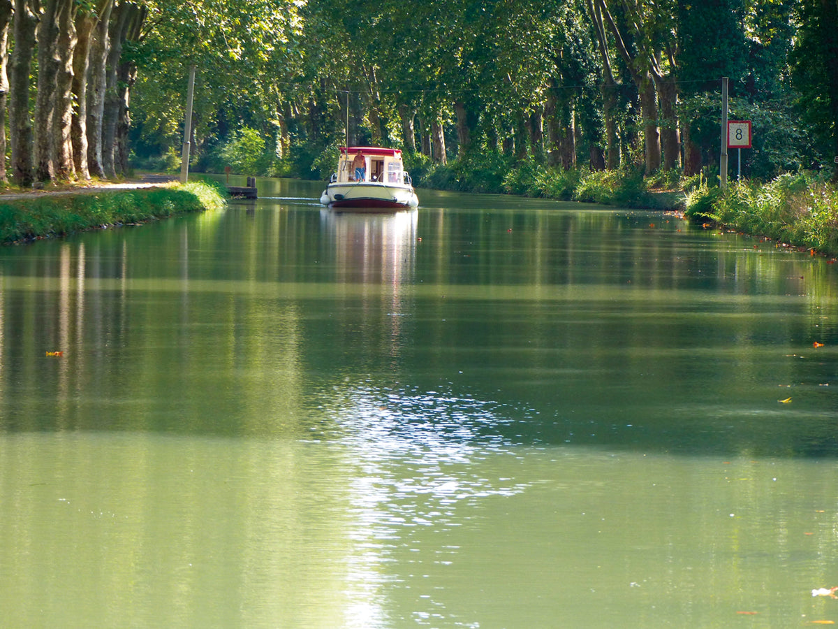 Cycling the Canal de la Garonne - Route Photos - The canal in summer