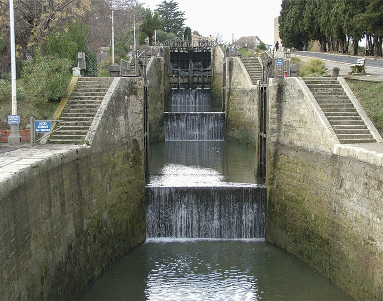 Cycling the Canal du Midi - Route Photos - View of the locks at Fonsérannes