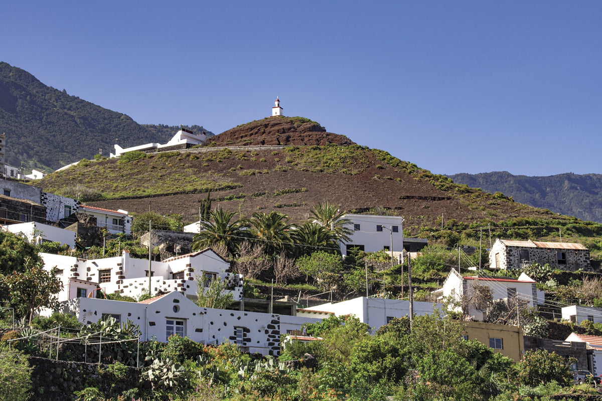 Walking on La Gomera and El Hierro - Route Photos - There is a steep climb at the end, onto an ash cone to finish in El Frontera (El Hierro, Walk 40)