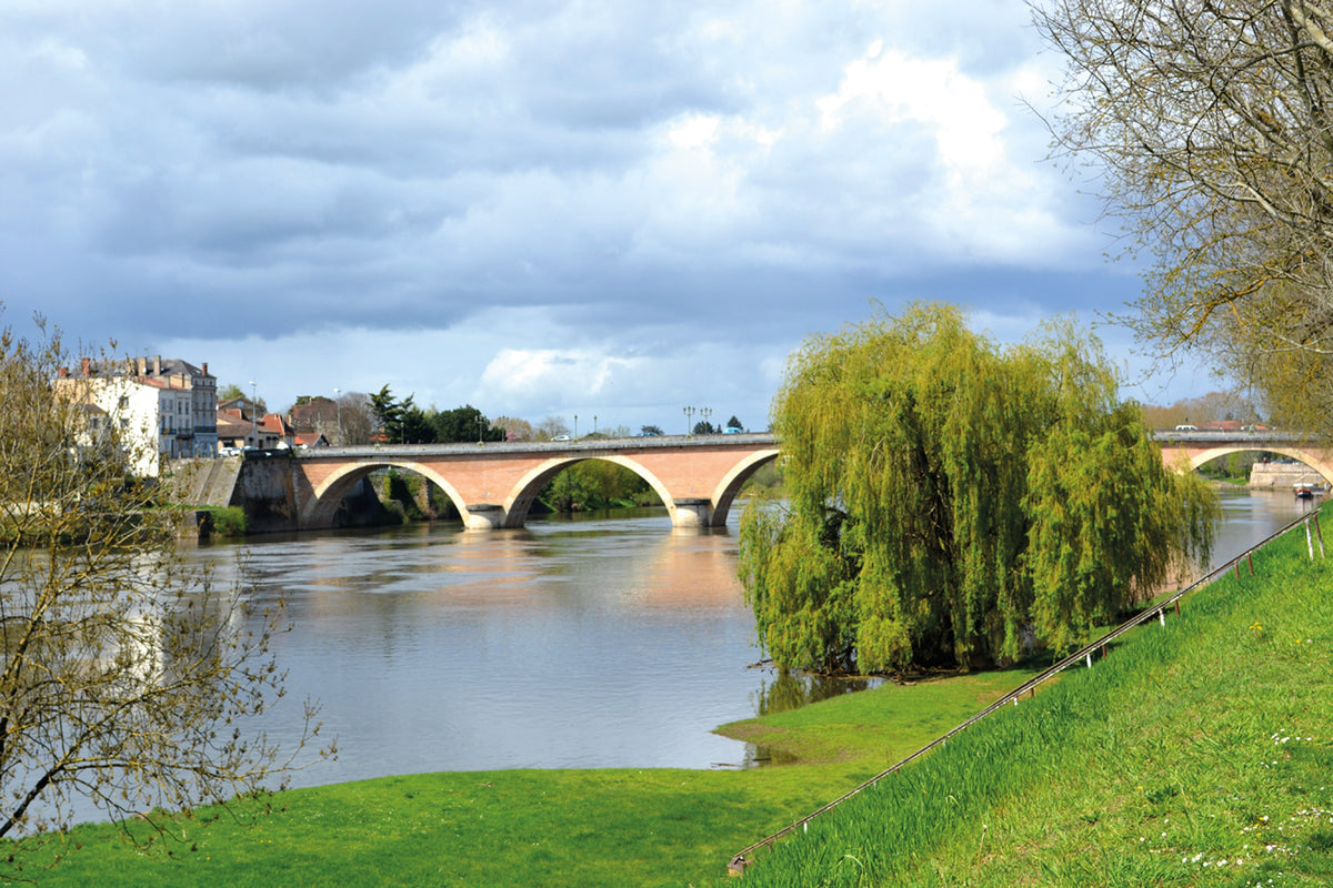 Walking in the Dordogne - Route Photos - The Dordogne river at Bergerac (Walk 1)