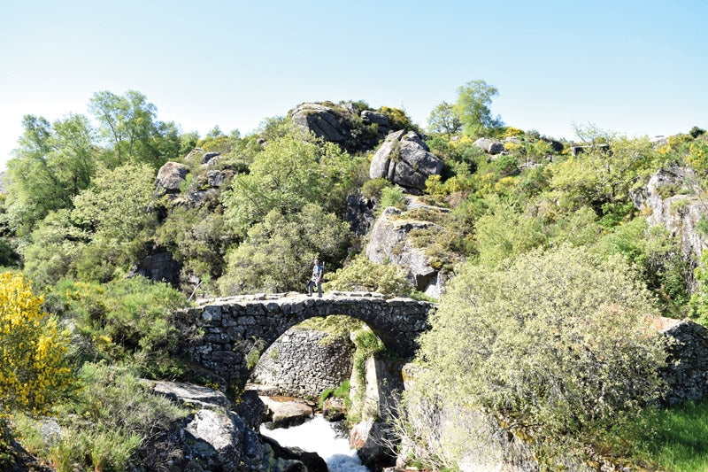 Walking in Portugal - Route Photos - The Ponte Velha (old bridge) over the Rio Laboreiro on the outskirts of Castro Laboreiro (Walk 2)