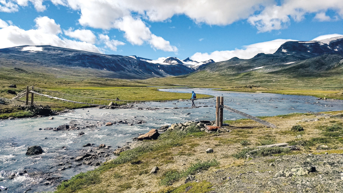 Hiking in Norway - South - Route Photos - Bridge over the Veo river, with views into Veodalen and Veotinden and the Leirhøe peaks
