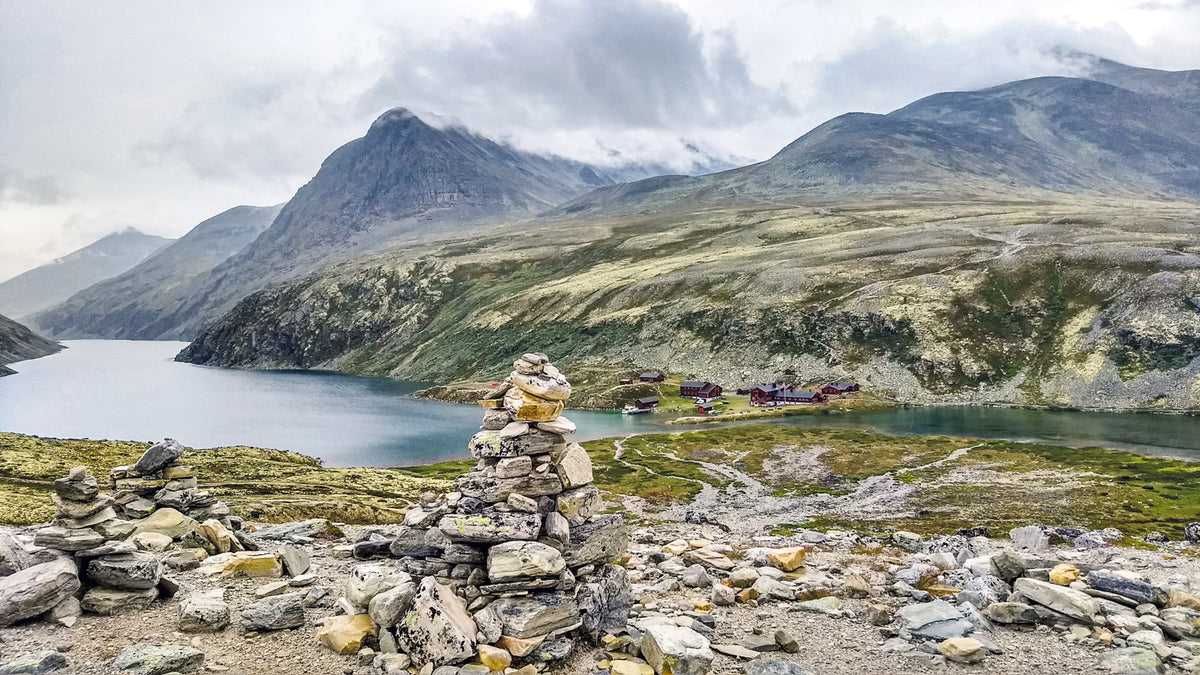 Hiking in Norway - South - Route Photos - Approaching Rondvassbu and Rondvatnet lake, with Svartnuten (1842m) towering ahead