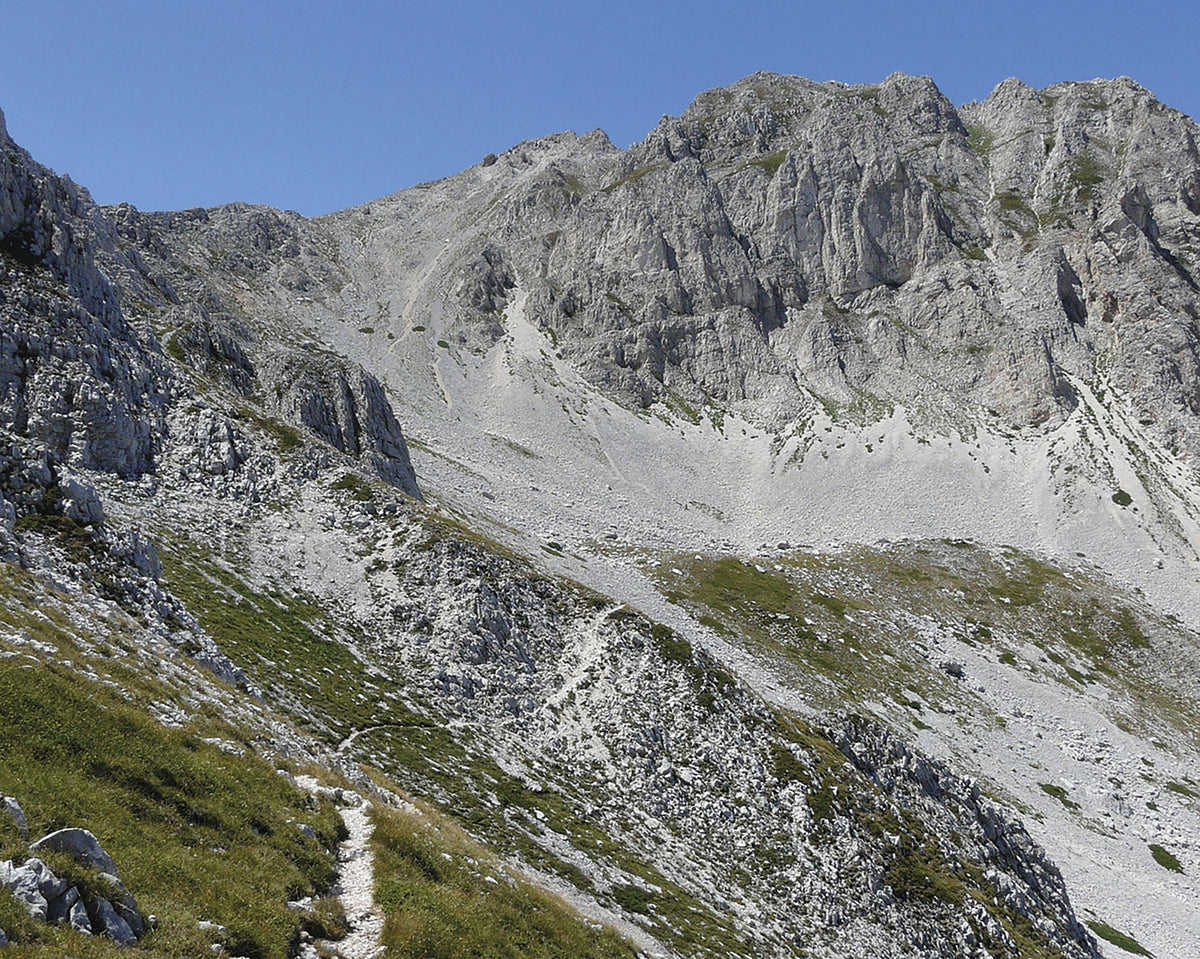 Walking in Abruzzo - Route Photos - Entering Valle Lupara (Walk 34)