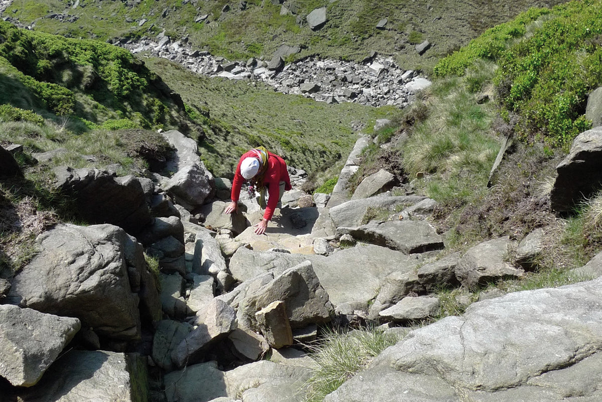 Scrambles in the Dark Peak - Route Photos - High up in Arpeggio Gully (Route 32)