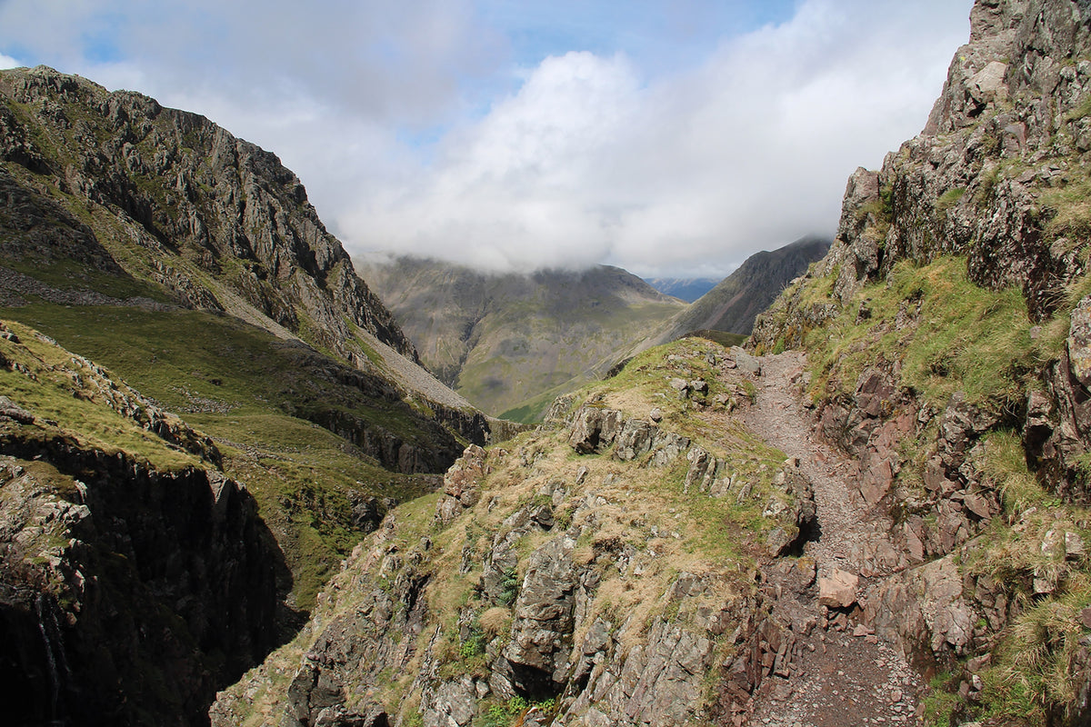 Walking the Lake District Fells - Wasdale - Route Photos - Corridor Route above Piers Gill