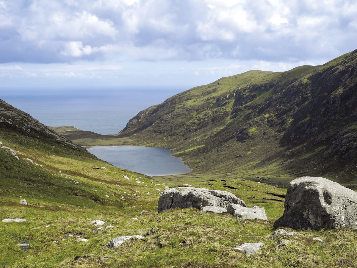 Walking on Uist and Barra - Route Photos - Gleann Uisinis and Loch Corodail
