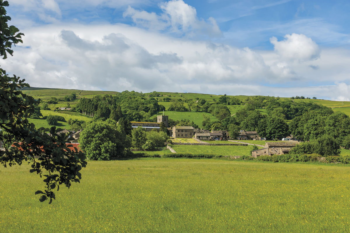 15 Short Walks in the Yorkshire Dales - Sedbergh, Kirkby Lonsdale and Ingleton - Route Photos - Looking back to Dent alongside the River Dee