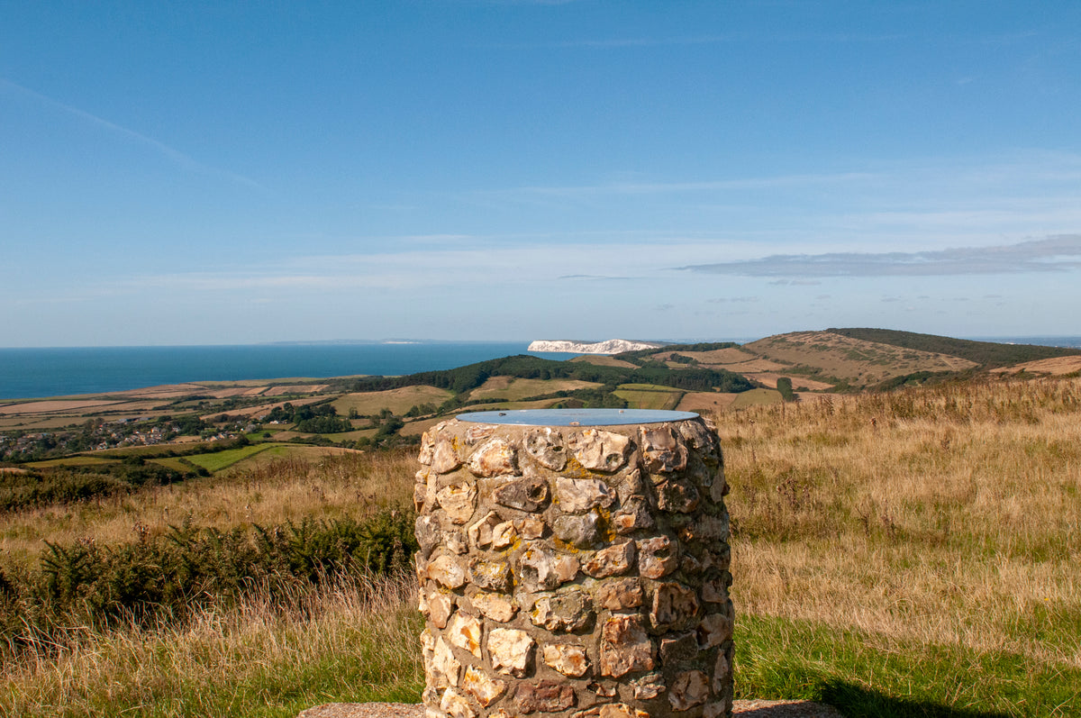 Walking on the Isle of Wight - Route Photos - Toposcope at the top of Limerstone Down