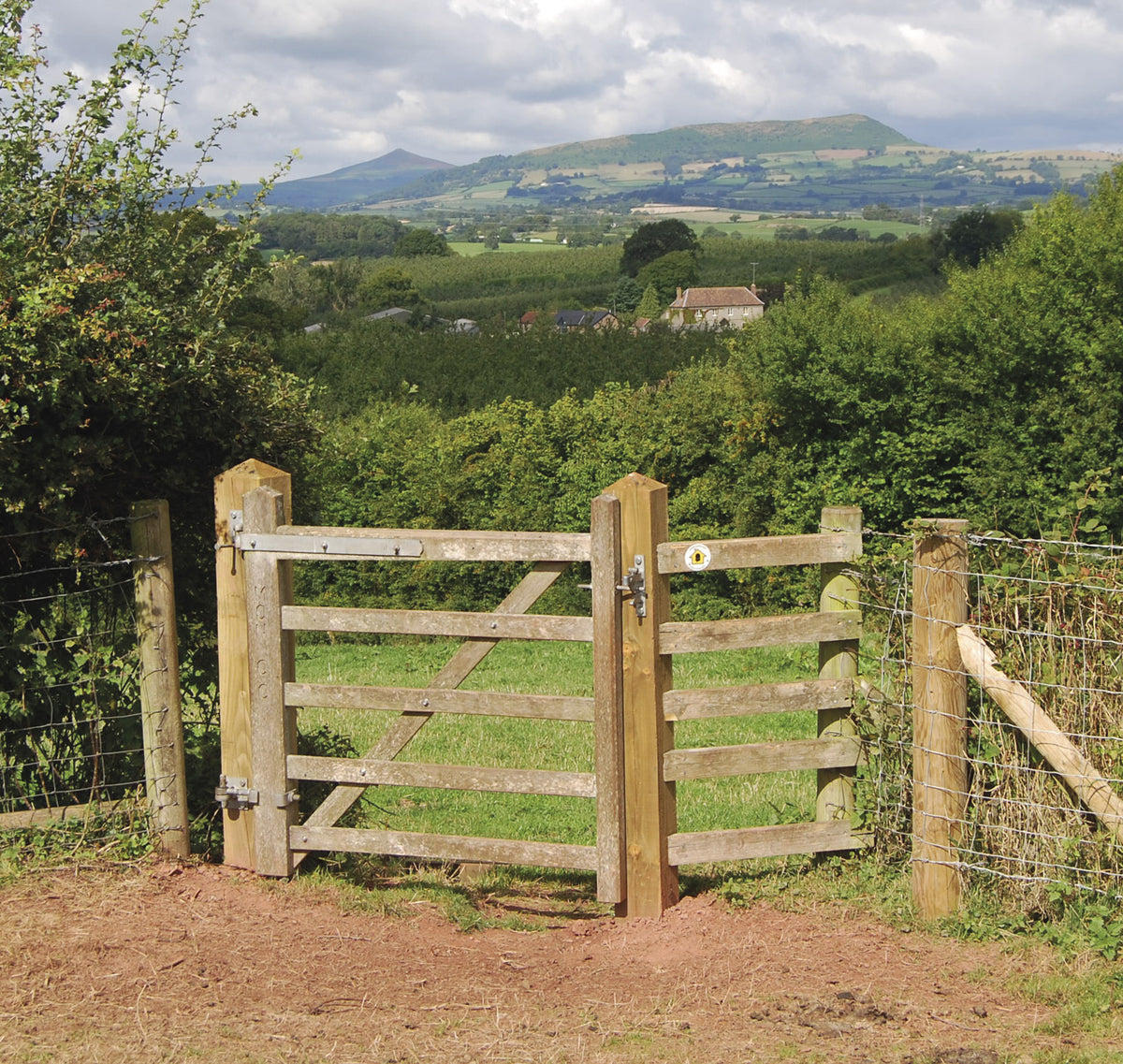 Offa's Dyke Path Trail Map - Route Photos - Penrhos Farm and Skirrid Fawr from below The Grange