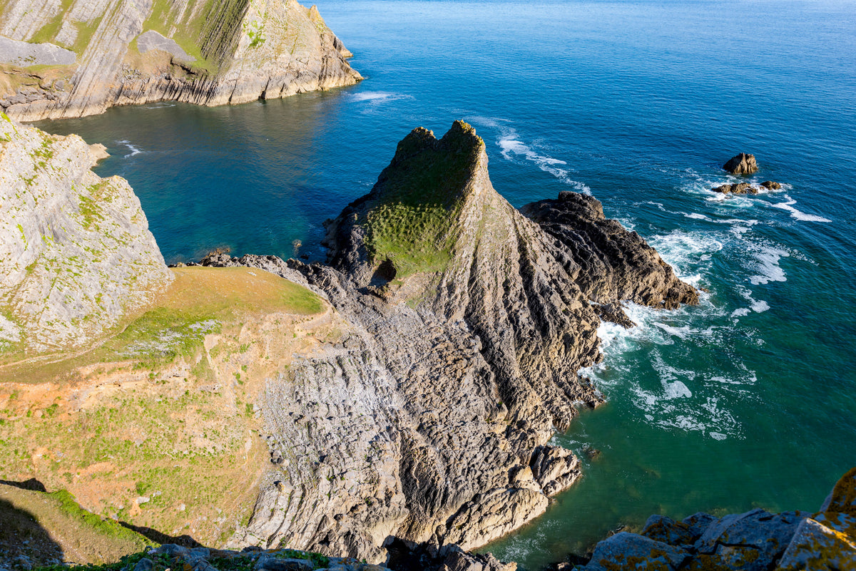 Walking in Gower - Route Photos - The Knave looking east from the Iron Age cliff fort